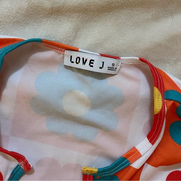 ‘Love J’ 70s esque cropped tied top - Picture 6 of 6